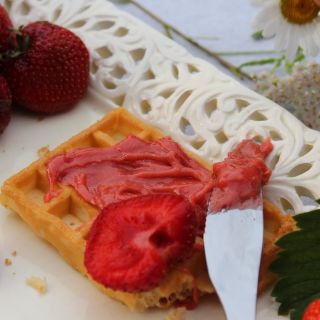 Chcete být originální? Dejte učiteli místo květiny jedlý dárek - náš ochucený med, na který nezapomene. 🍯🍓 Vyberte z...